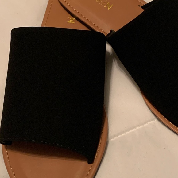 open toe wide band sandals - Picture 3 of 3